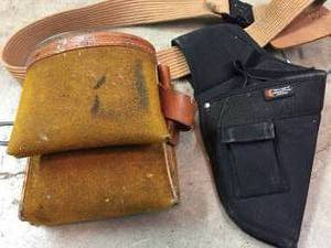 lot 229 image: Carpenters Belt and Knee Pads