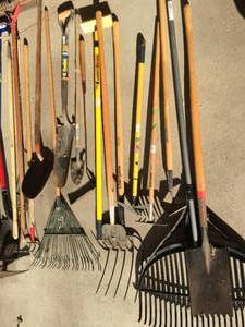 lot 253 image: HUGE Long Handled Tool Lot