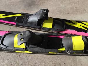 lot 319 image: Wellington Taperflex Waterskis
