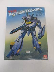 lot 40 image: NOS Vintage Bandai Battroid Valkyrie Robot