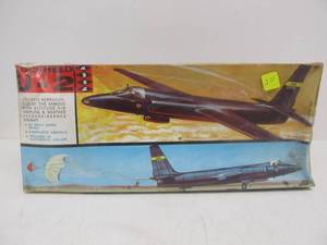 lot 92 image: NOS Vintage Hawk Models Lockheed U-2
