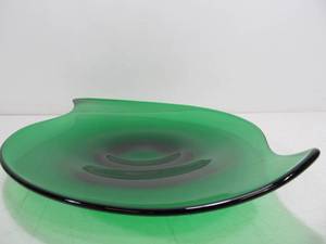 lot 10 image: Large Green Art Glass Centerpiece Platter
