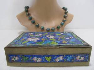 lot 16 image: Vintage Oriental Enameled Cloisonne Brass Box & Beaded Necklace
