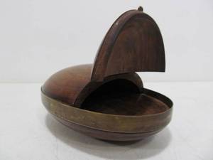 lot 20 image: Vintage Inlaid Brass Wood Trinket Box wHinged Lid
