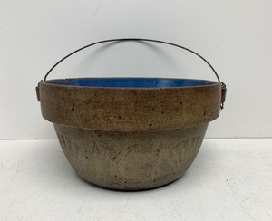 lot 69 image: Old Vintage Stoneware Planter wHandle