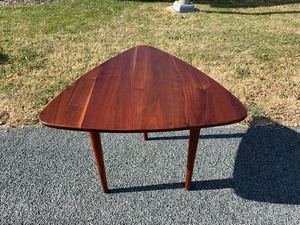 lot 4 image: Beautiful Vintage Mid Century Danish Modern Guitar Pick Table