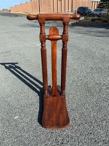 lot 108 image: Quality Vintage Wood Boot Jack Stand