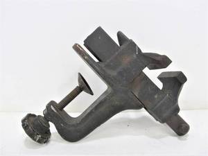 lot 220 image: Antique Bench Vise