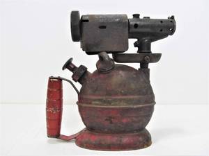 lot 221 image: Very Cool Old Unique MFG Company Soldering Blowtorch