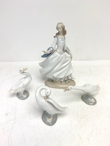 lot 287 image: Signed LLADRO Cinderella & 3 Lladro Goose Figurines
