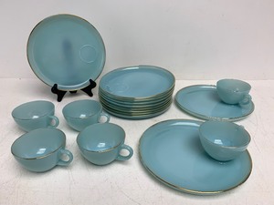 lot 295 image: Vintage Mid Century FIRE KING Delphite Dishes