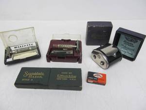 lot 245 image: Lot of Vintage & Antique Safety & Straight Razors