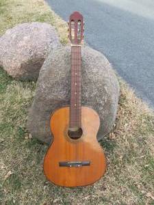 lot 290 image: Vintage 1960s-70s DECCA Model DM1-214 Acoustic Guitar