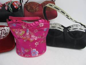 lot 296 image: Lot of 5 Brand New Ladies Bust Form Purses