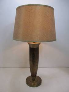 lot 313 image: Nice Gilt Metal Table Lamp wShade