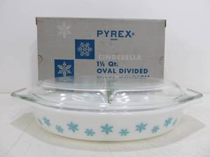 lot 315 image: 2 Vintage PYREX TurquoiseWhite Snowflake Pattern Divided Dishes wLids
