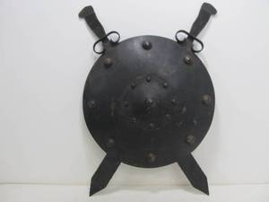 lot 323 image: Heavy Vintage Iron Crossed Swords & Shield Wall Sculpture