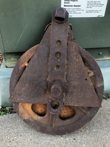 lot 182 image: LARGE Antique Industrial Cast Iron Mineshaft Pulley
