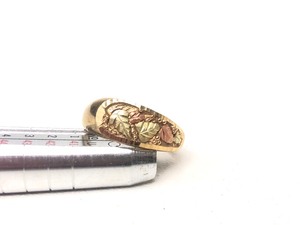 lot 188 image: Mens Solid 10K Black Hills gold Ring - Size 10