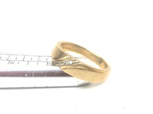 lot 189 image: Mens Solid 10K Gold Wedding Band Ring wSmall Inset Diamonds - Size 11