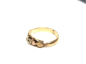 lot 190 image: Solid 10K Black Hills Gold Ring - Size 8