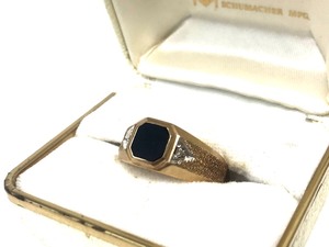 lot 192 image: Mens Solid 10K Gold Ring wSmall Inset Diamonds - Size 10