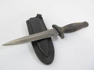 lot 198 image: Vintage TAYLOR Surgical Steel Double Edge Knife