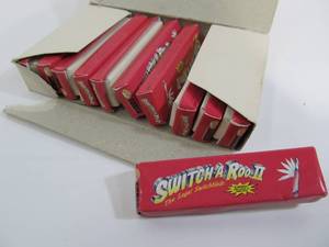 lot 199 image: Case of 11 NOS Switch-A-Roo Knives - The Lega Switch Blade