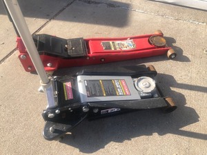 lot 302 image: Pair of Heavy Duty Floor Jacks - 2 ton & 4 Ton