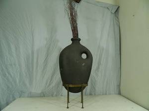 Rounded Vase with Stand