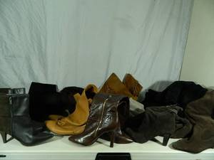 11 Pair of Womens Boots
