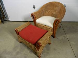 DuckSwan Wood Themed Chair and Ottoman