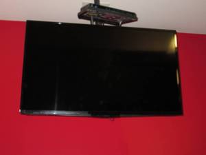Insignia 38 Television Option for...