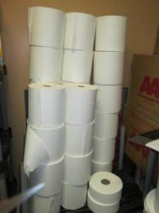 Aprox 26 Rolls of Paper Towels, (2...