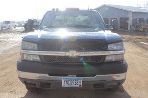 lot 6392 image: 2003 Chevrolet Silverado 3500 4x4 Crew Cab 6.6l Duramax Diesel DRW