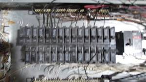 lot 60 image: Fuse Panel Box With Breakers