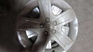 lot 62 image: (4) Pontiac Hub Caps