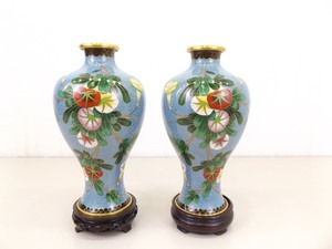A Pair of MINT CONDITION Vintage 11.25 Cloisonne Vases on Wood Stands