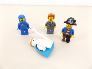 Large Lot of Lego Minifigures and Accessories