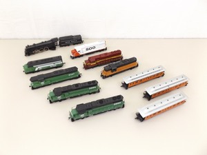 Lot of Vintage HO Train Engines