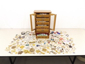 HUGE Lot of Vintage Costume Jewelry