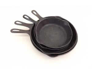 Lot of 4 Vintage Cast Iron Skillets