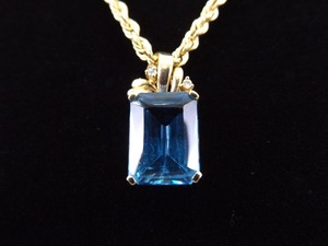 14k Yellow Gold Diamond Accented 15.6 ct Aquamarine Pendant Necklace