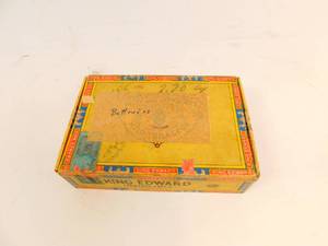 lot 92 image: Vintage King Edward Invincible 1950s Cigar Box with Matchbooks