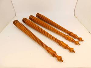 lot 106 image: 4 Decorative Wood Pedestals