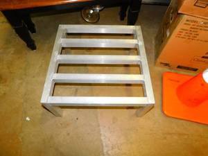 lot 108 image: New Age Metal Stand