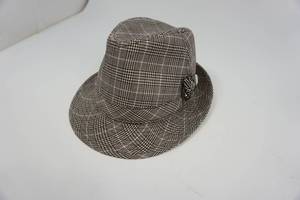 lot 25 image: New Fair Weather 100% Polyester Hat with Broach - One Size Fits Most