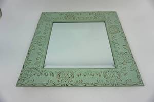 lot 46 image: Decorative Wood Framed Mirror