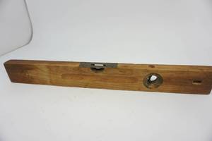lot 80 image: Vintage Stnley No.0 Wood Carpenters Level