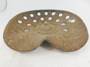 lot 3 image: Vintage Tractor Seat